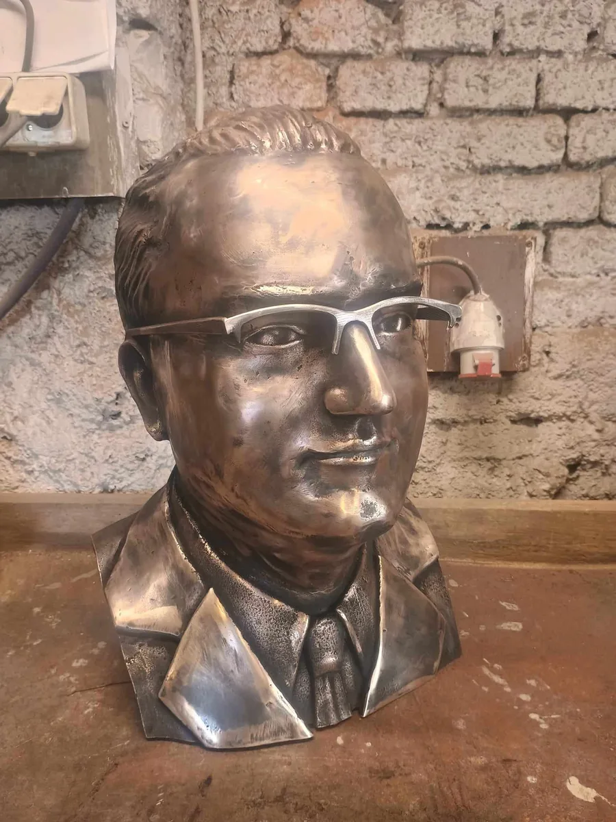 Busta MUDr. Leoš Středa — bronzová patina, DanielG.