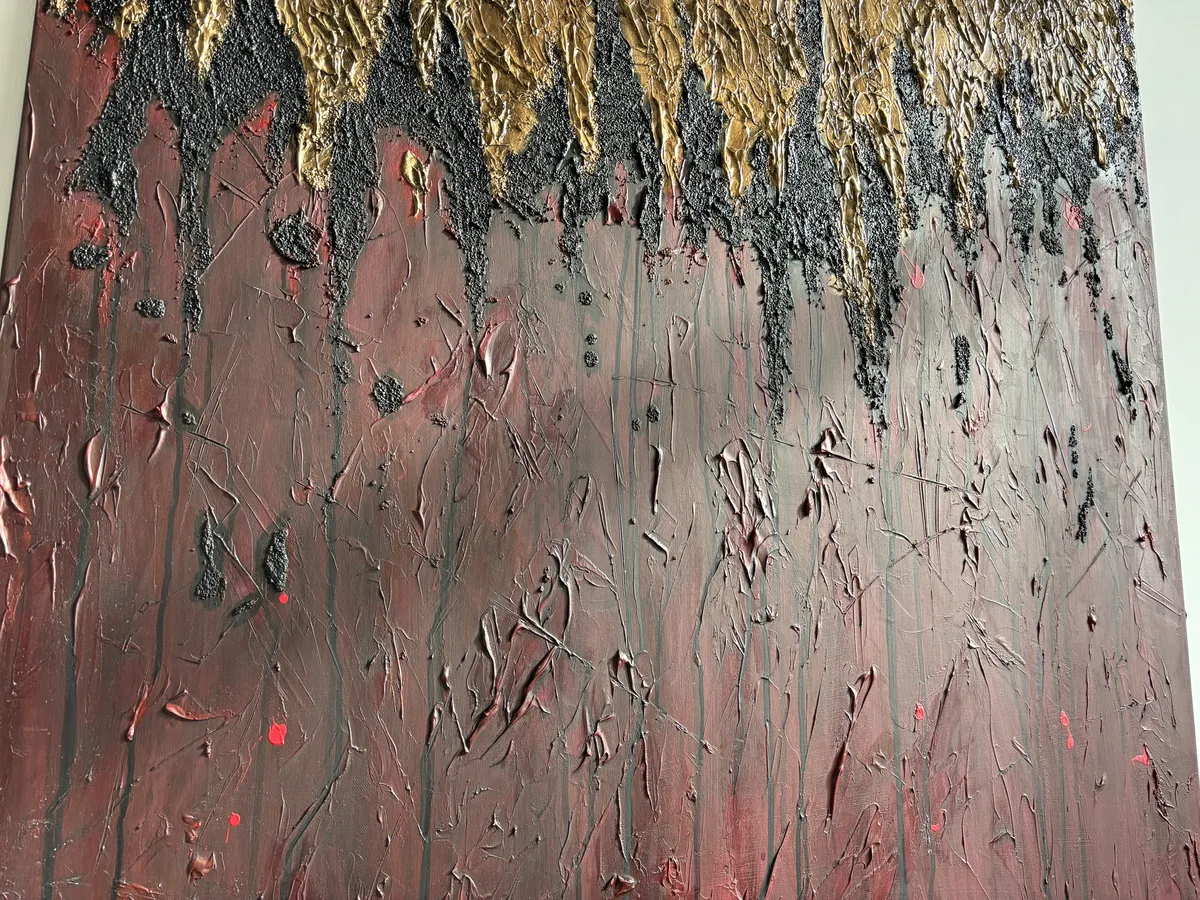 Hory Mrtvol detail — zlaté hory a černá linie